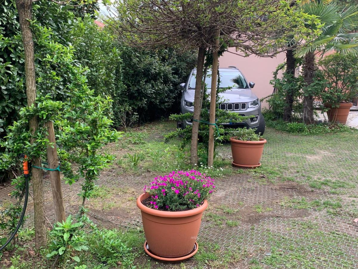 Casabella-Lago Maggiore Lesa Exterior foto